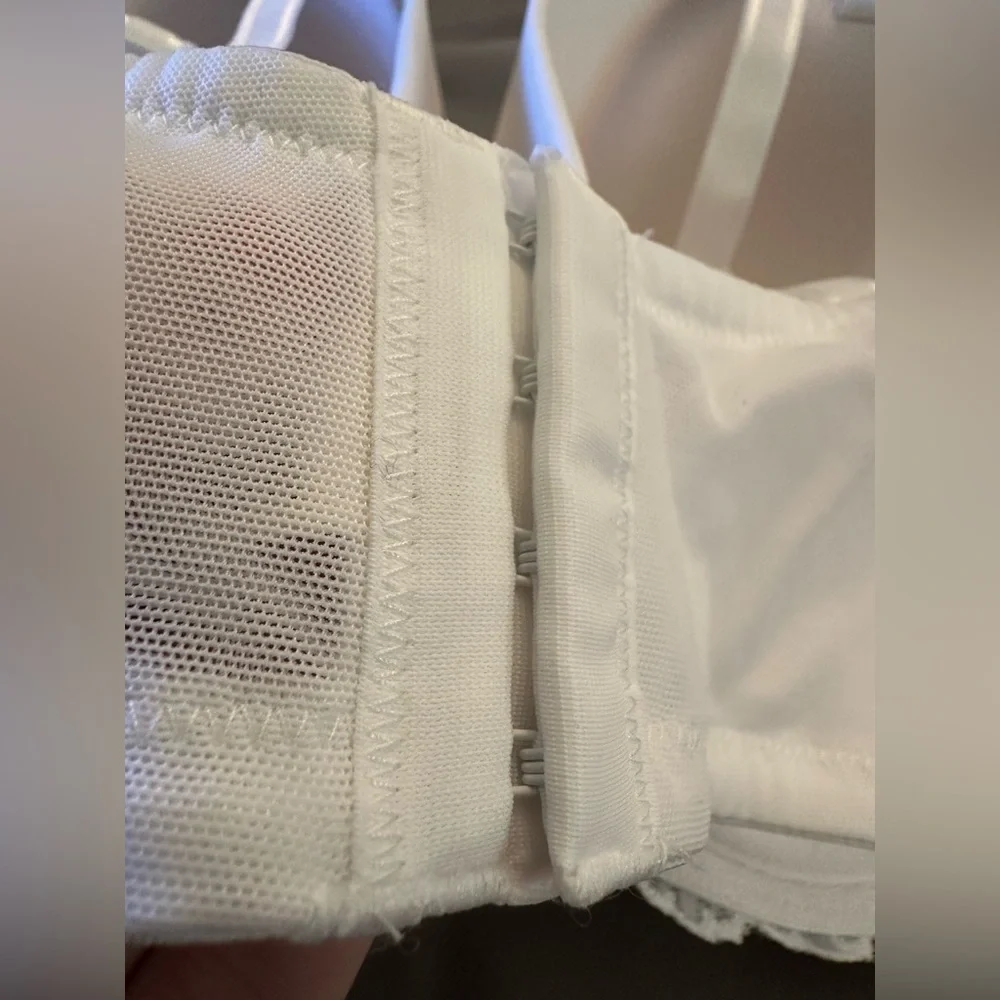 Dominique White Lace Convertible 46DD Convertible Strapless Bra NWT - Picture 5 of 9